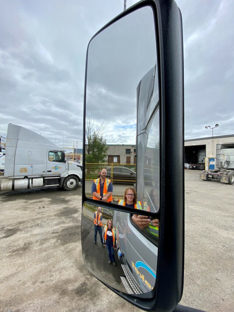 A picture of properly adjusted truck mirrors
