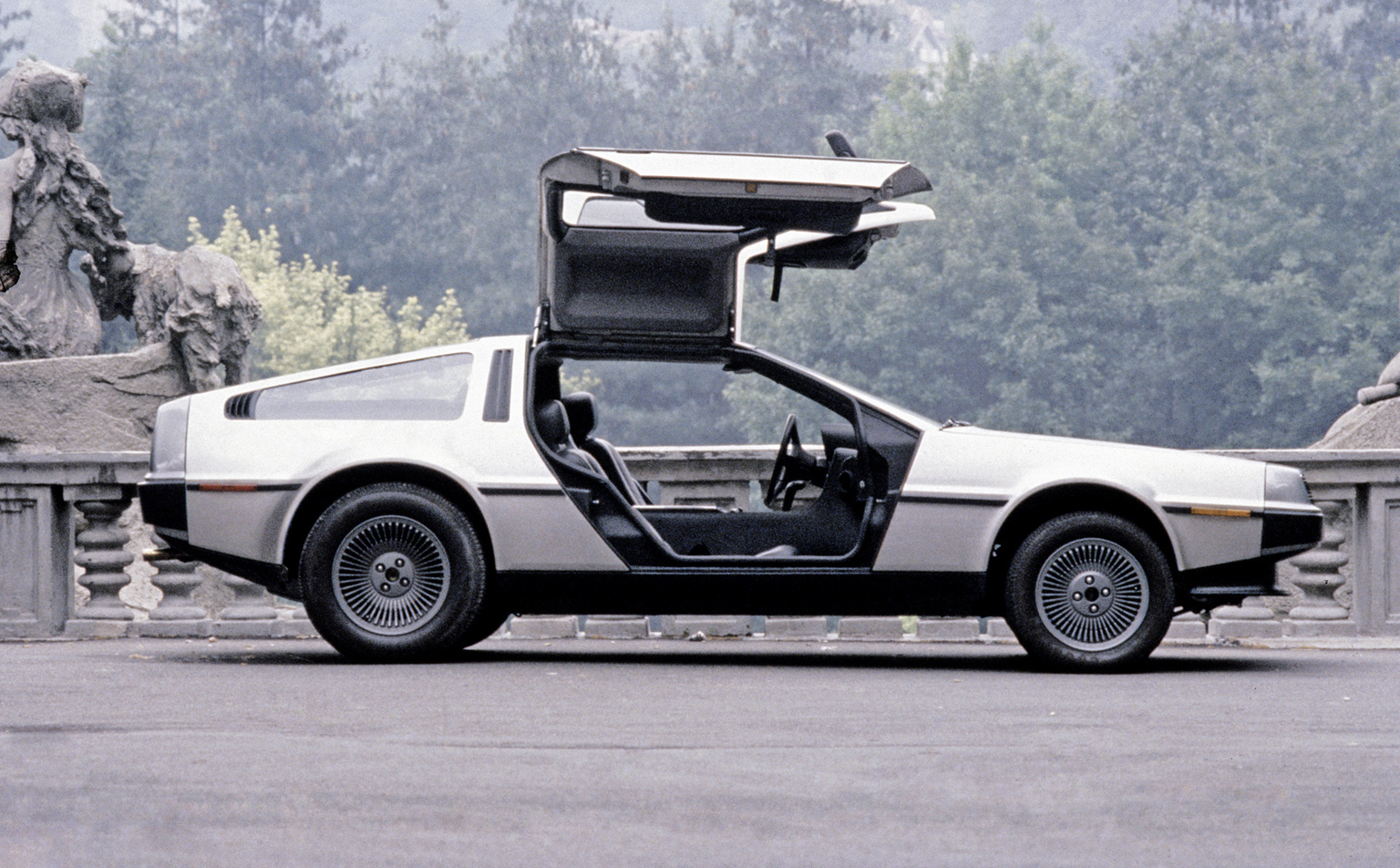 Image showing the side profile of a silver DMC-12 with its gullwing doors wide open.