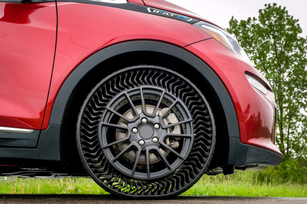 GM, Michelin Uptis airless tire prototype