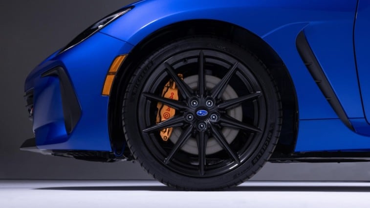 The gold-painted brake calipers of the 2024 Subaru BRZ tS 