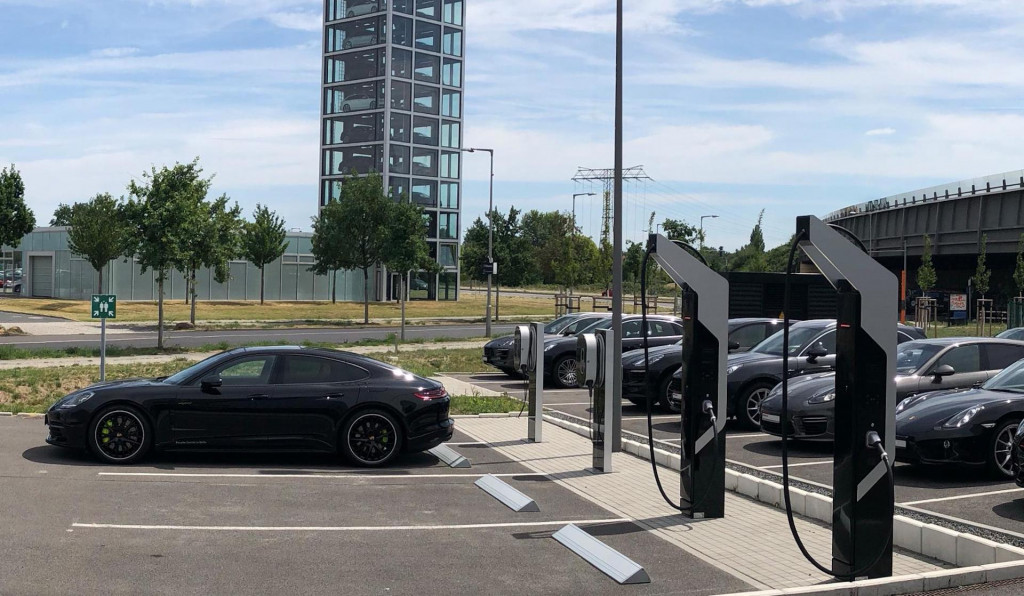 Porsche 800-volt charging stations installed at dealer