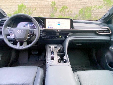 2923 Toyota Crown Hybrid